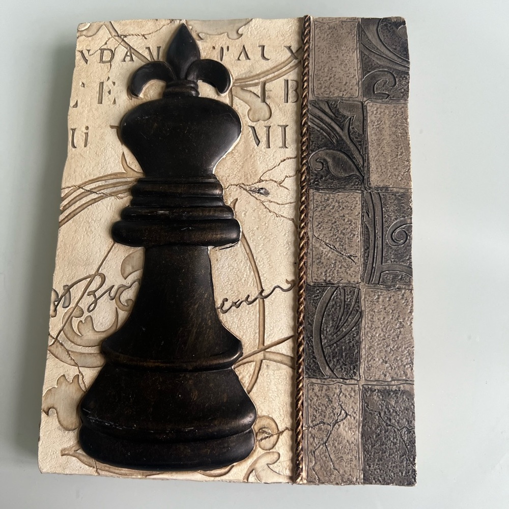 NVGA Wall Memory Block with chess piece